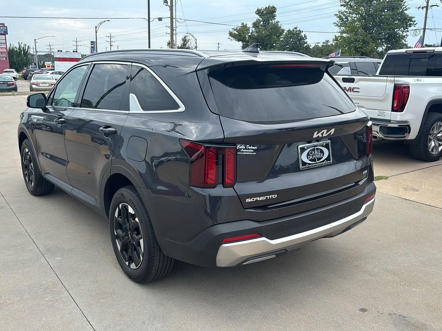 Used 2025 Kia Sorento S AWD/4WD image 4