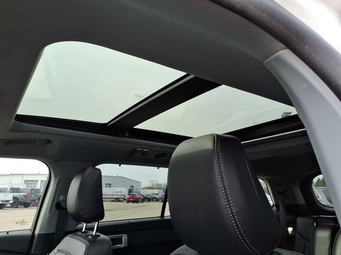 Certified 2023 Ford Explorer Limited w/ Limited Technology Package image 16