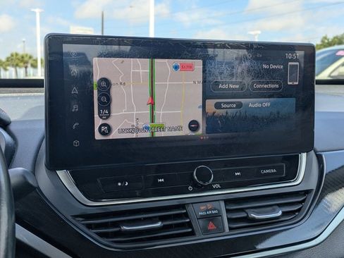 Used 2023 Nissan Altima 2.5 SR w/ SR Premium Package image 12