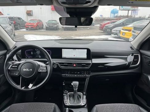 Certified 2025 Kia Seltos S image 38