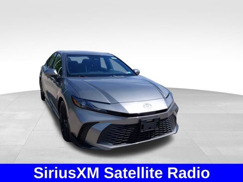 Used 2025 Toyota Camry Hybrid FWD image 4