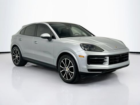 Used 2024 Porsche Cayenne Coupe AWD/4WD image 3