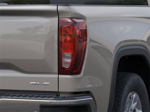 New 2026 GMC Sierra 1500 SLE w/ Preferred Package image 11