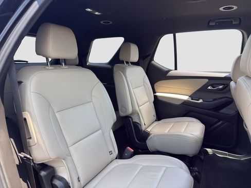 Used 2023 Chevrolet Traverse LT FWD image 16