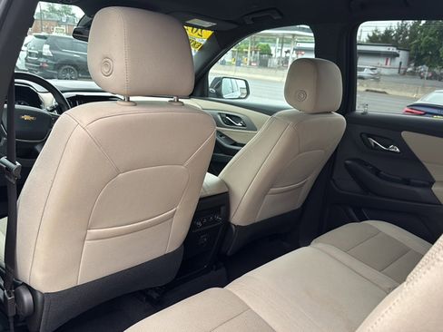 Used 2023 Chevrolet Traverse LS image 23