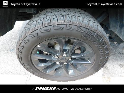 Used 2024 Jeep Gladiator Sport AWD/4WD image 7