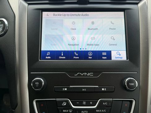 Used 2020 Ford Fusion SE image 36