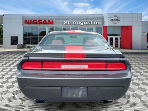 Used 2014 Dodge Challenger SXT RWD image 3