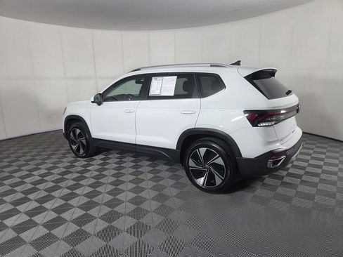 Used 2025 Volkswagen Taos SE AWD/4WD image 7