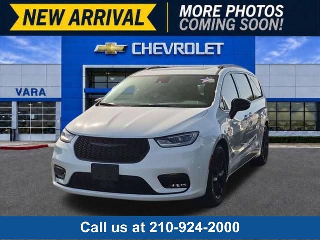 Used 2024 Chrysler Pacifica Limited w/ S Appearance Package FWD image 1