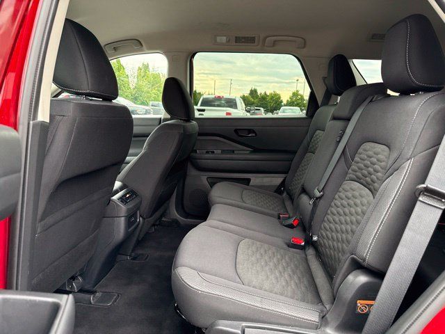 Used 2024 Nissan Pathfinder SV FWD image 17