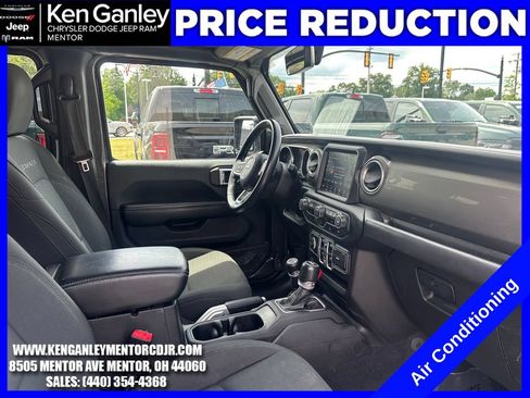 Used 2018 Jeep Wrangler Unlimited Sahara w/ Uconnect 4C Nav & Sound Group AWD/4WD image 25