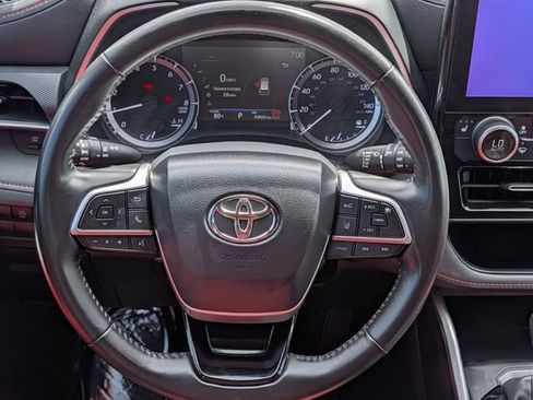 Used 2024 Toyota Highlander XSE image 12