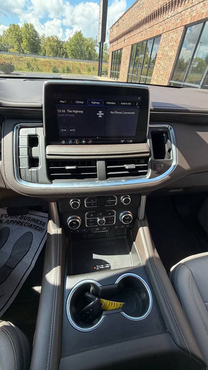 Used 2021 GMC Yukon SLT w/ SLT Luxury Package AWD/4WD image 7