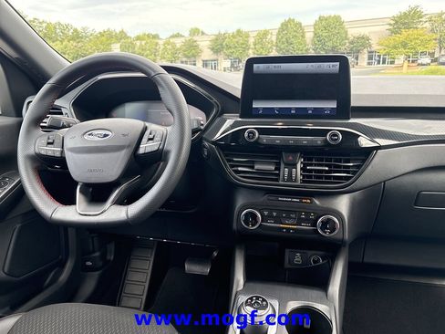Used 2025 Ford Escape ST-Line FWD image 3