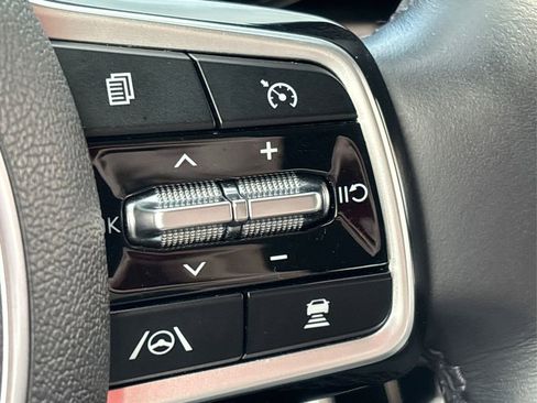 Used 2023 Kia Carnival SX Prestige image 29