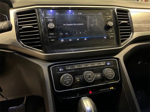 Used 2022 Volkswagen Atlas Cross Sport SE image 25