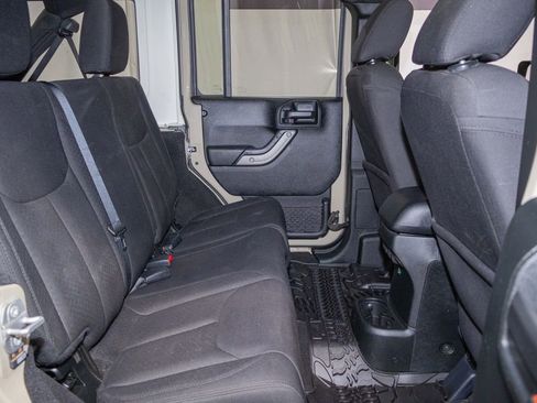 Used 2018 Jeep Wrangler Unlimited Sport S image 14