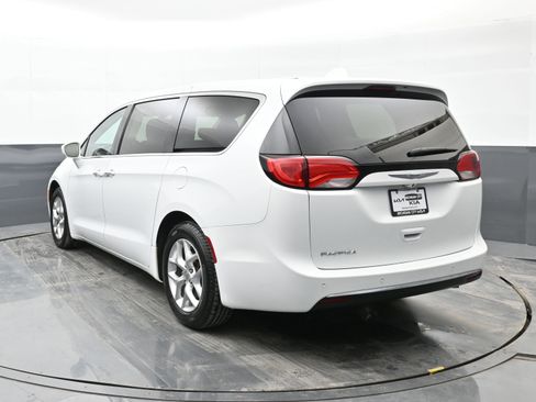 Used 2018 Chrysler Pacifica Touring Plus w/ Tire & Wheel Group image 2