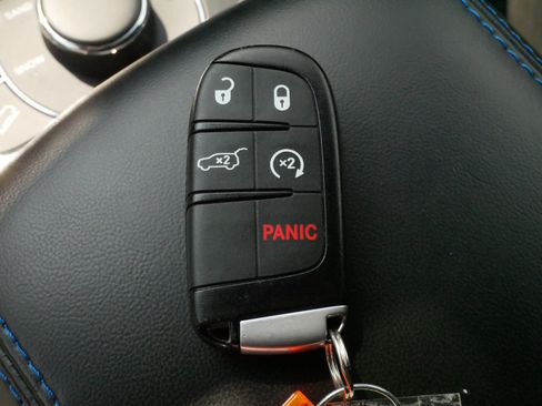 Used 2020 Jeep Grand Cherokee Laredo AWD/4WD image 30