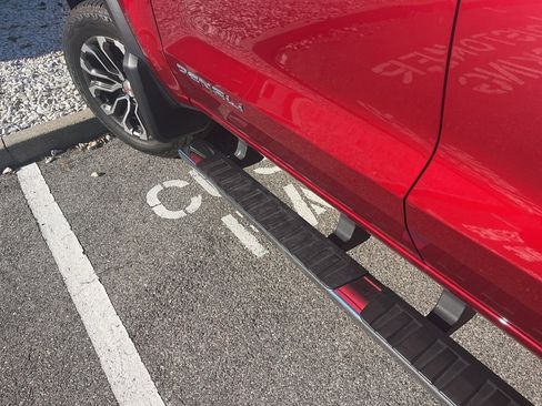 Used 2024 GMC Canyon Denali image 10