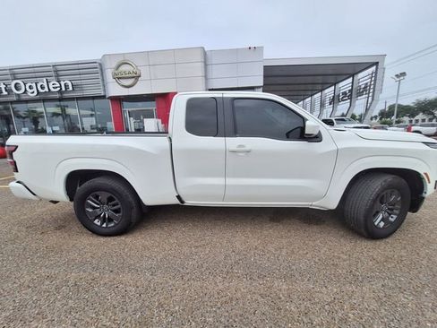 Used 2025 Nissan Frontier SV RWD image 8