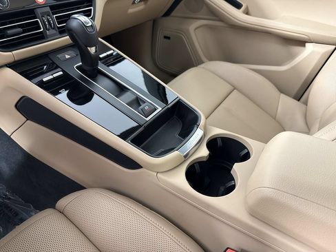 Certified 2026 Porsche Macan AWD/4WD image 32