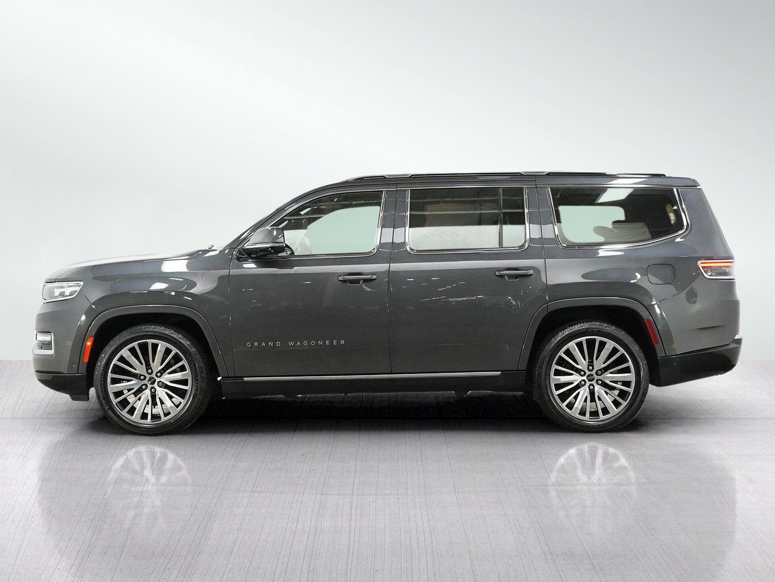Used 2022 Jeep Grand Wagoneer Series III w/ Rear-Seat Entertainment Group AWD/4WD image 2