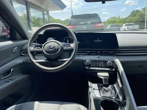 Used 2023 Hyundai Elantra SEL w/ Convenience Package FWD image 12