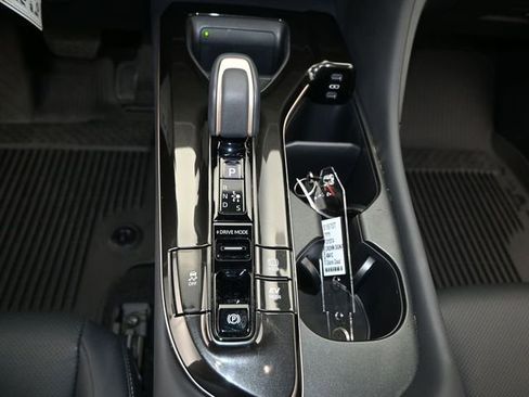 Used 2025 Toyota Crown Signia w/ Advanced Technology Package image 8