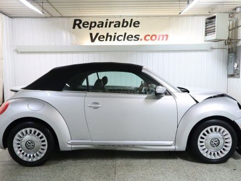 Used 2013 Volkswagen Beetle 2.5 image 4