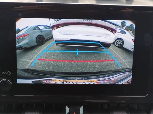 Used 2025 Toyota Corolla LE image 29