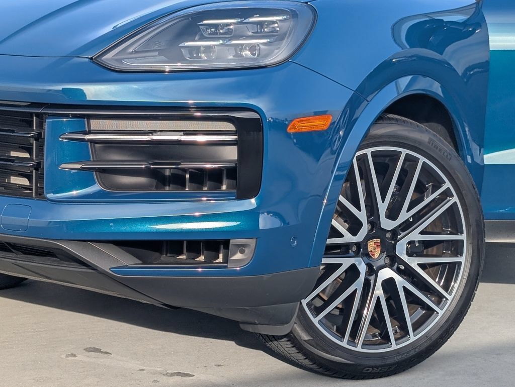 Certified 2025 Porsche Cayenne AWD/4WD image 11