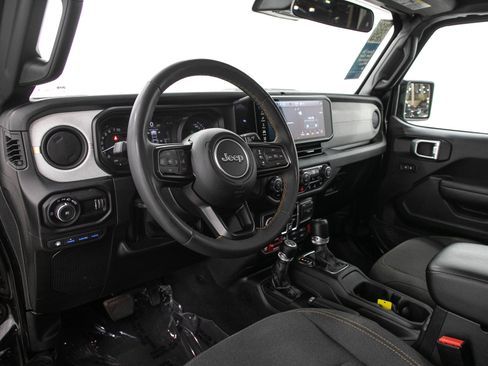 Used 2024 Jeep Wrangler Unlimited AWD/4WD image 22
