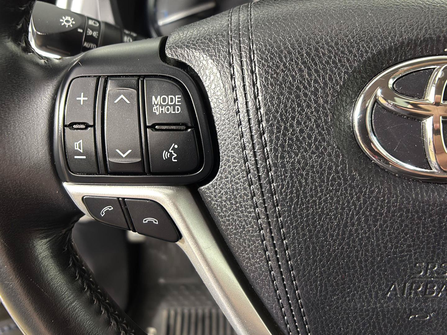 Used 2018 Toyota Highlander XLE AWD/4WD image 31