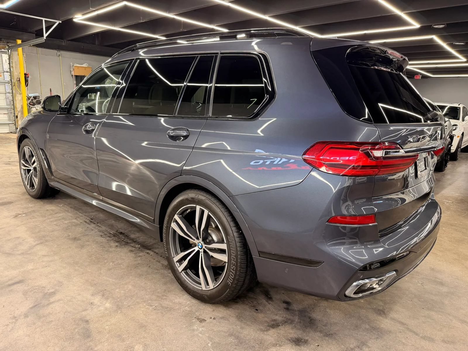 Used 2020 BMW X7 xDrive40i w/ M Sport Package AWD/4WD image 3
