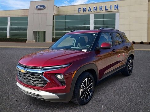 Used 2025 Chevrolet TrailBlazer LT image 3