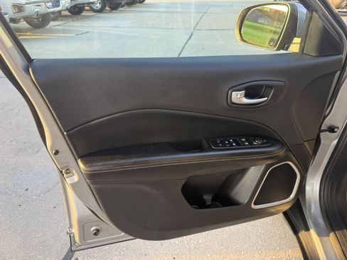 Used 2021 Jeep Compass Latitude w/ Convenience Group image 11