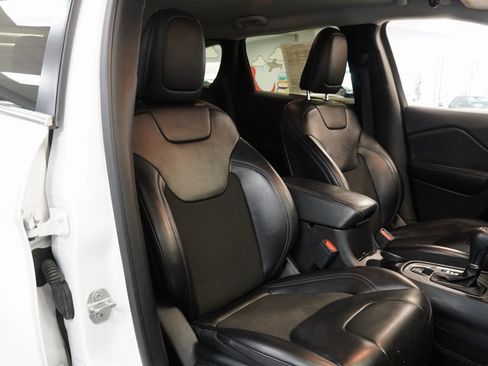 Used 2020 Jeep Cherokee Latitude Plus image 26