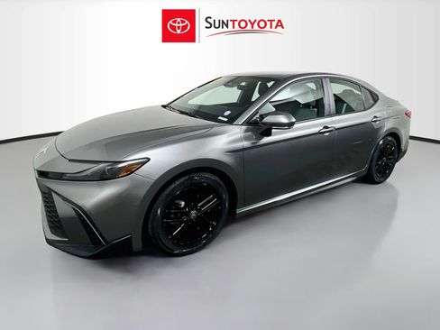 Used 2026 Toyota Camry SE FWD image 9