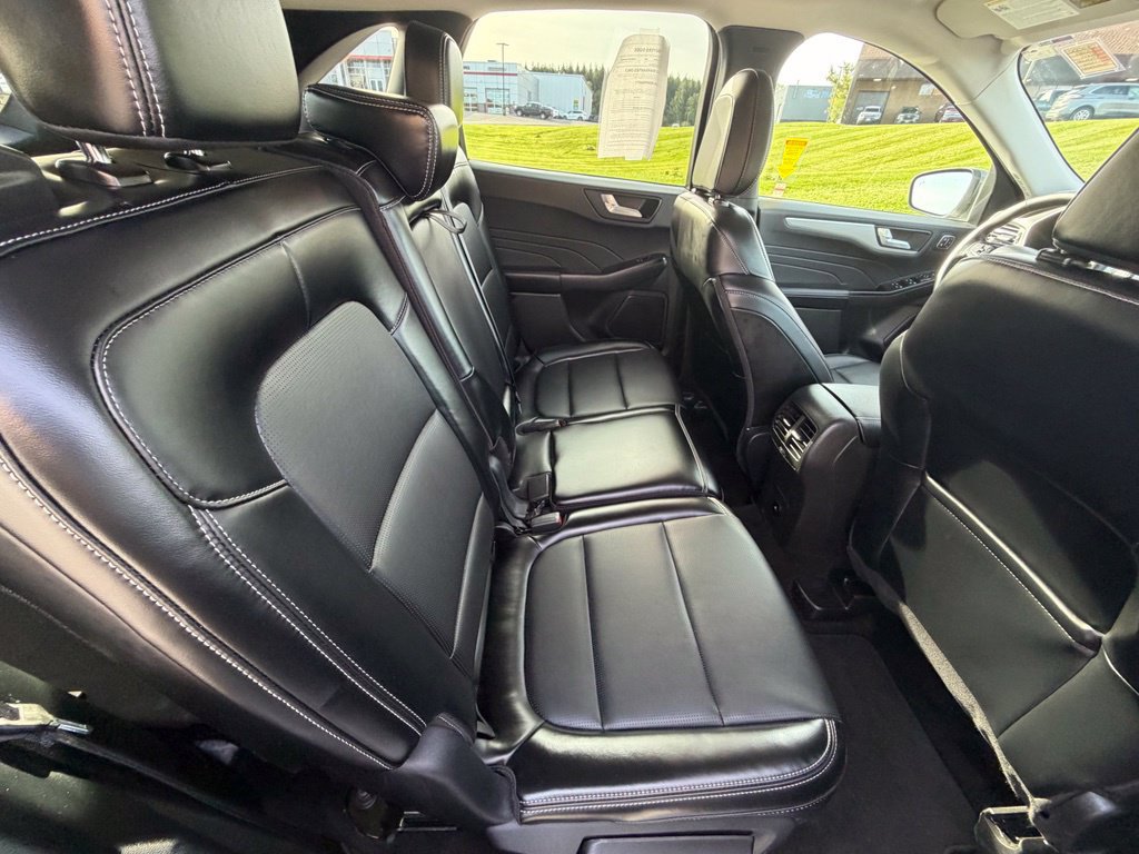 Certified 2025 Ford Escape Platinum AWD/4WD image 35