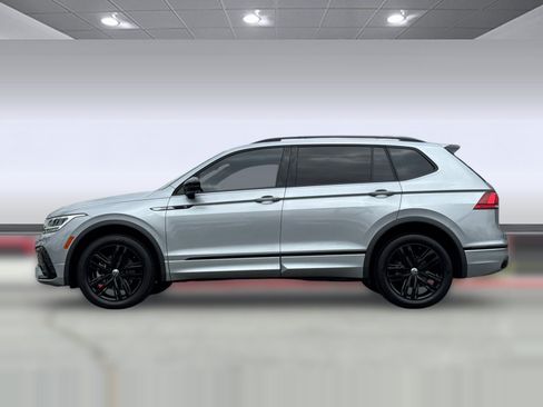Used 2022 Volkswagen Tiguan SE R-Line AWD/4WD image 2