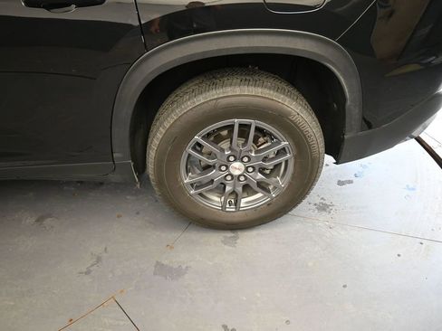 Used 2025 GMC Acadia Elevation FWD image 19