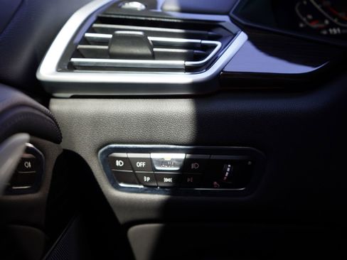 Used 2021 BMW X5 sDrive40i w/ M Sport Package image 18