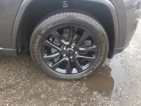 Used 2019 Jeep Grand Cherokee Altitude image 13