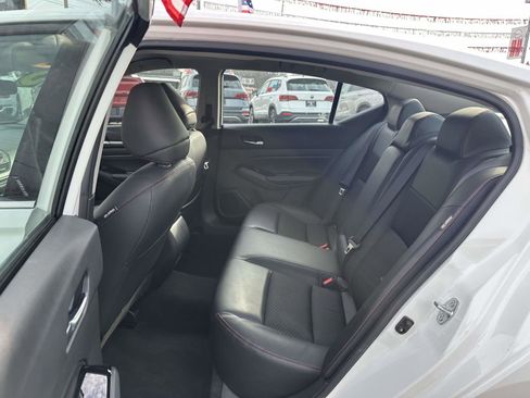 Used 2023 Nissan Altima 2.5 SR image 12