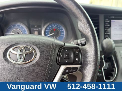 Used 2018 Toyota Sienna LE FWD image 17