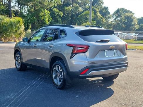 Certified 2026 Chevrolet Trax LT w/ Driver Confidence Package FWD image 4