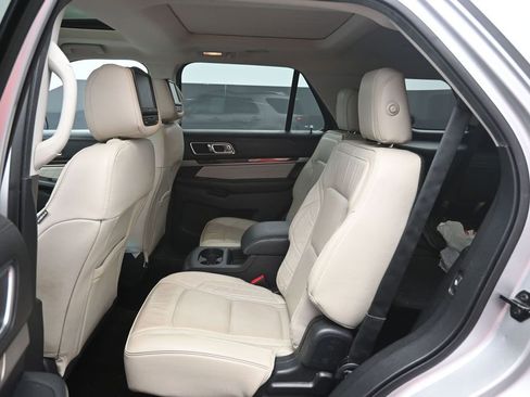 Used 2017 Ford Explorer Platinum AWD/4WD image 7