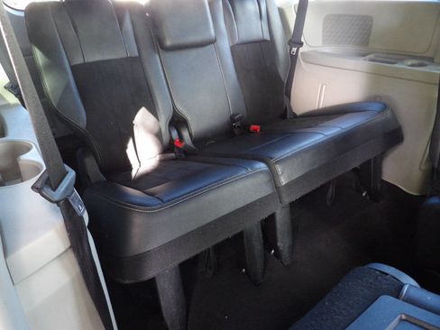 Used 2019 Dodge Grand Caravan SXT image 27